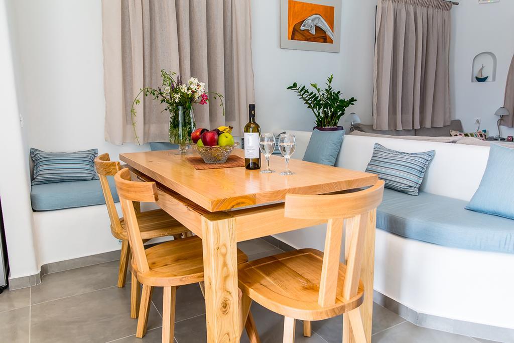 Aspronisi Luxury Villa With Caldera View Megalochori  Room photo