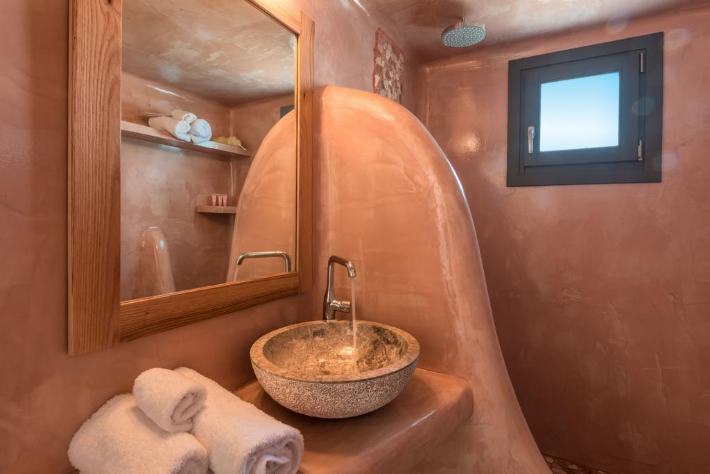 Aspronisi Luxury Villa With Caldera View Megalochori  Room photo
