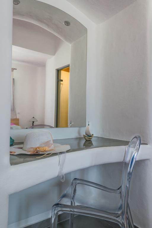 Aspronisi Luxury Villa With Caldera View Megalochori  Room photo