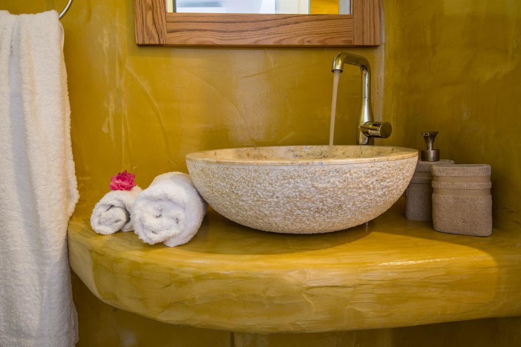 Aspronisi Luxury Villa With Caldera View Megalochori  Room photo