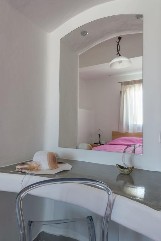 Aspronisi Luxury Villa With Caldera View Megalochori  Room photo